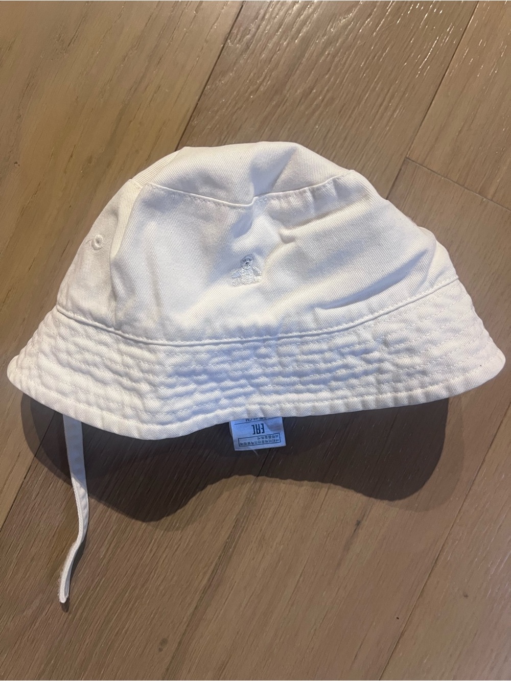NWOT GAP White Kids Bucket Hat with Chin Strap